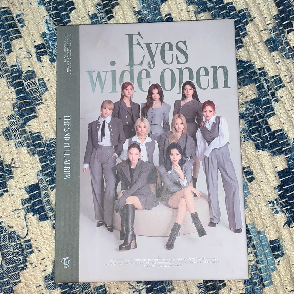 TWICE “Eyes Wide Open” 2nd Full Album + Photocard
